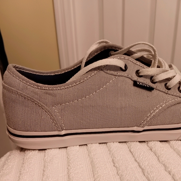 Women's Vans Black and White (Size 9) - Picture 15 of 16